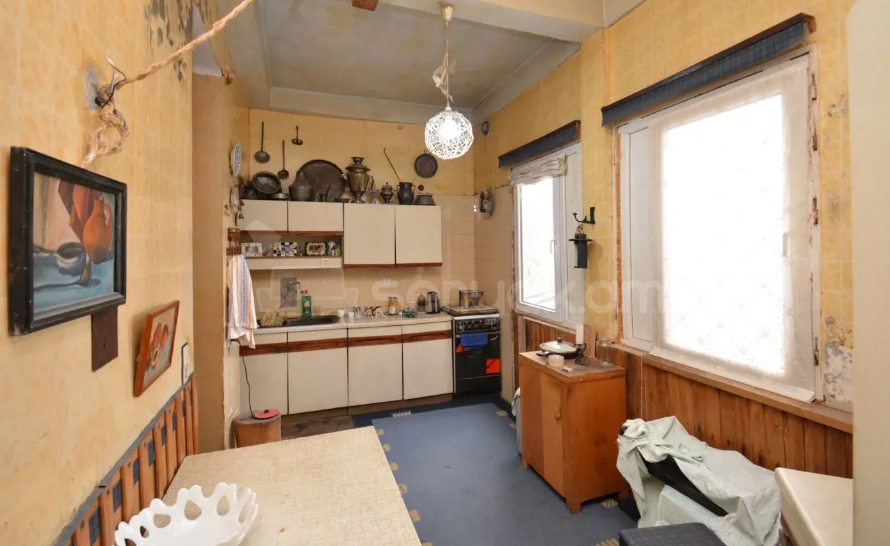 3 Սենյականոց Բնակարան Քարե Շենքում, 87քմ, 4/4 հարկ, Պետական Վիճակում