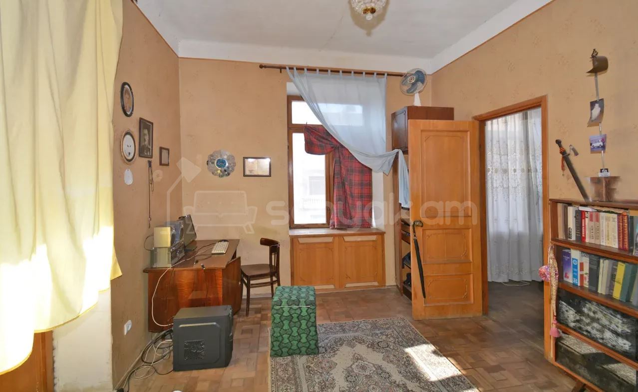 3 Սենյականոց Բնակարան Քարե Շենքում, 87քմ, 4/4 հարկ, Պետական Վիճակում