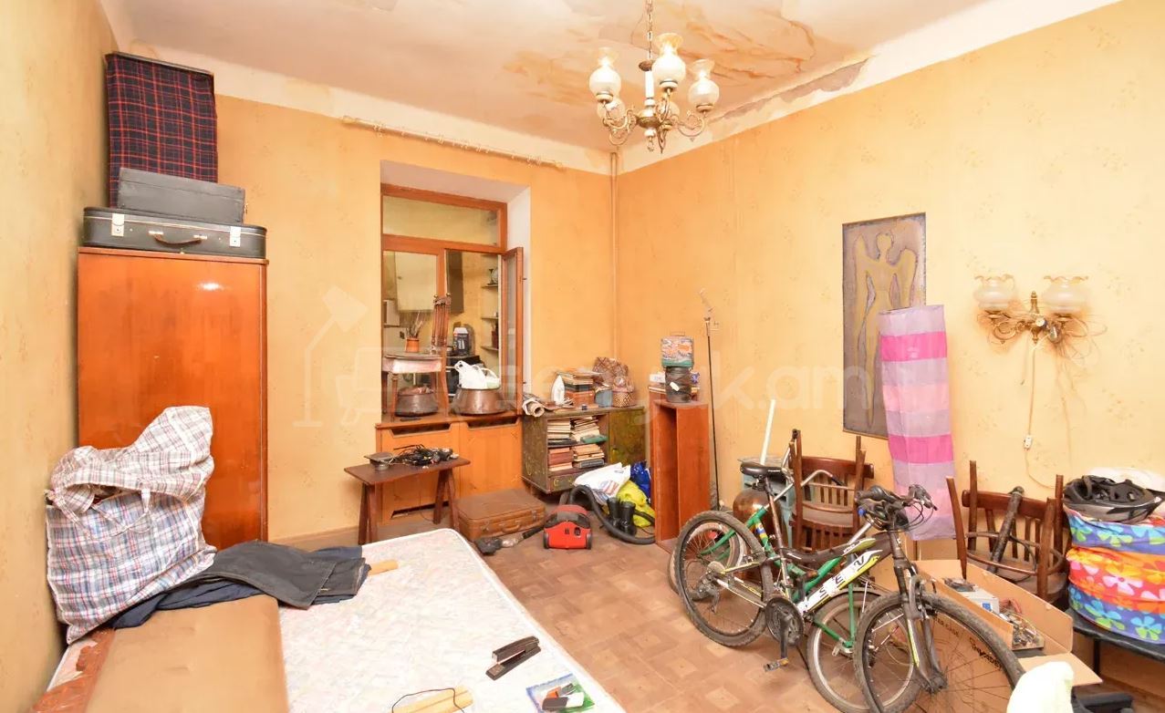 3 Սենյականոց Բնակարան Քարե Շենքում, 87քմ, 4/4 հարկ, Պետական Վիճակում