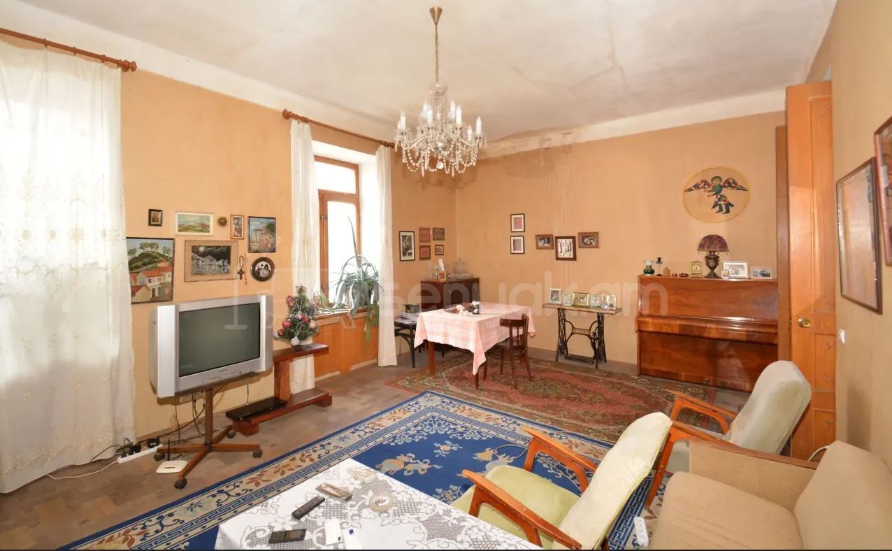 3 Սենյականոց Բնակարան Քարե Շենքում, 87քմ, 4/4 հարկ, Պետական Վիճակում