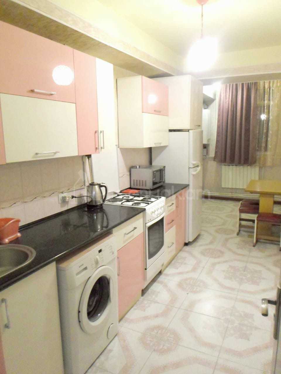 4 Սենյականոց Բնակարան Քարե Շենքում, 91քմ, 2/10 հարկ, Կապիտալ Վերանորոգված, Կահավորված