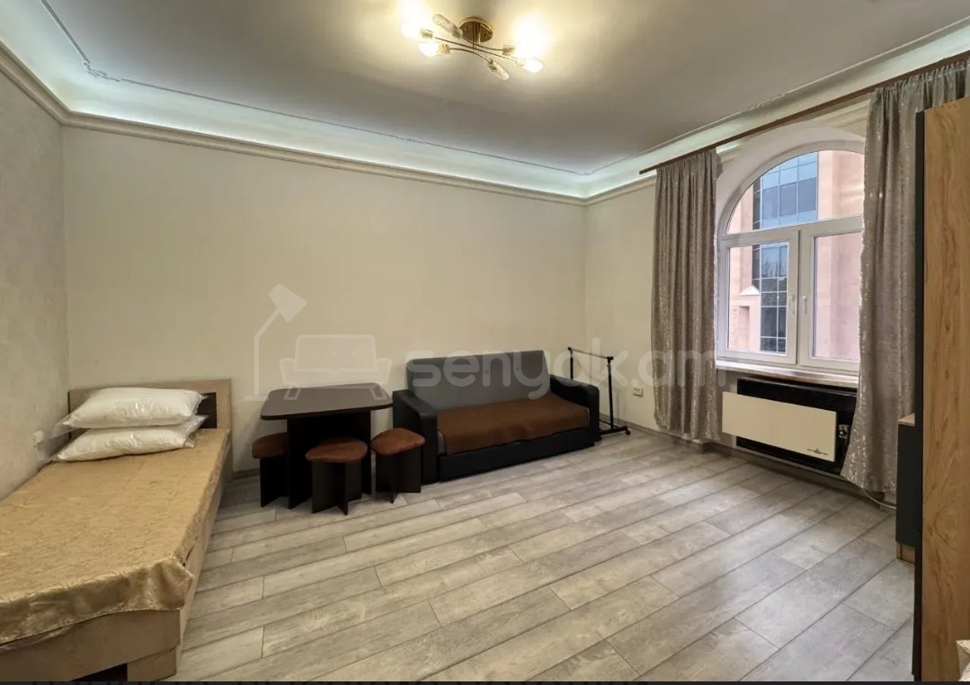 1 Սենյականոց Բնակարան Քարե Շենքում, 40քմ, 5/5 հարկ, Կապիտալ Վերանորոգված, Կահավորված, Արևկող