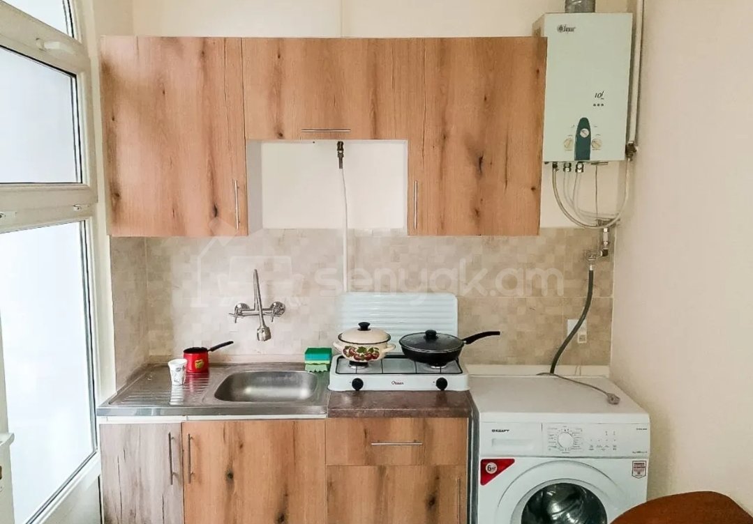 1 Սենյականոց Բնակարան Քարե Շենքում, 40քմ, 5/5 հարկ, Կապիտալ Վերանորոգված, Կահավորված, Արևկող