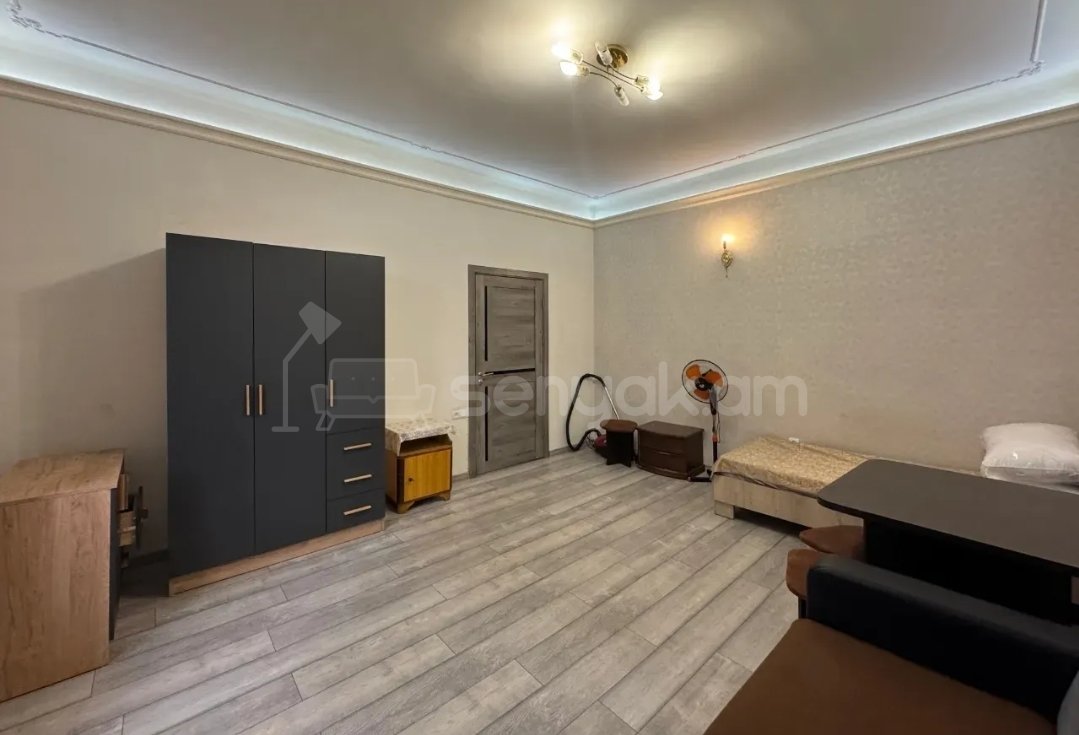 1 Սենյականոց Բնակարան Քարե Շենքում, 40քմ, 5/5 հարկ, Կապիտալ Վերանորոգված, Կահավորված, Արևկող