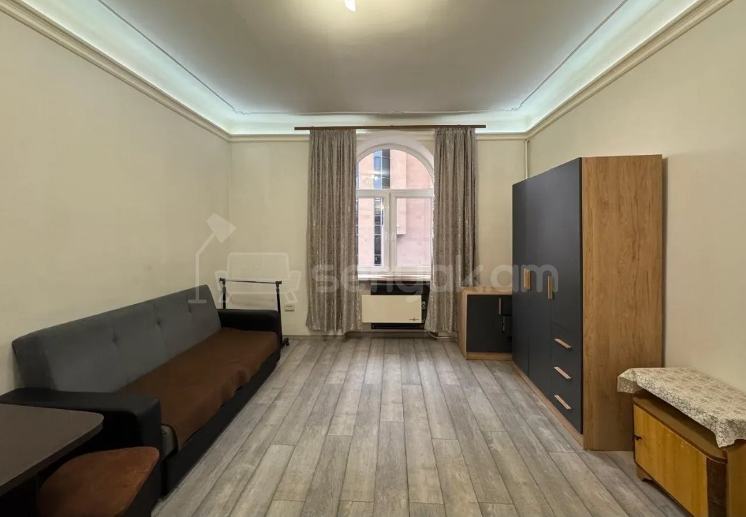 1 Սենյականոց Բնակարան Քարե Շենքում, 40քմ, 5/5 հարկ, Կապիտալ Վերանորոգված, Կահավորված, Արևկող