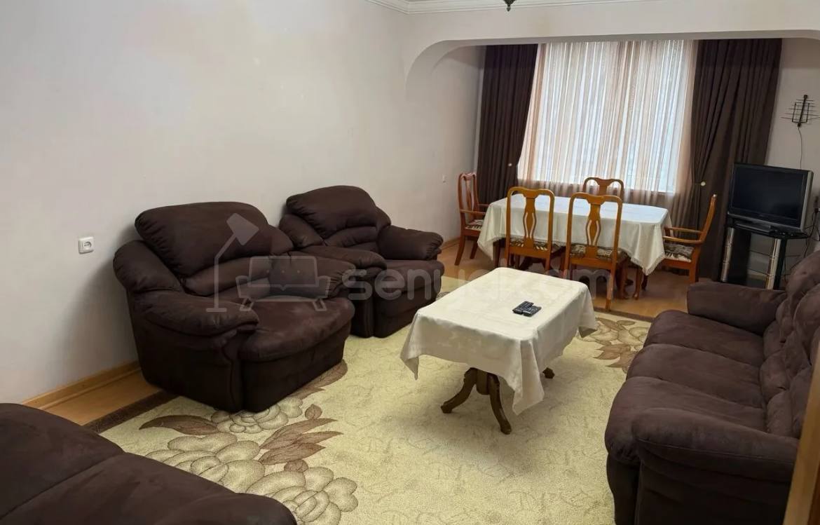 3 Սենյականոց Բնակարան Քարե Շենքում, 100քմ, 2/5 հարկ, Կապիտալ Վերանորոգված, Կահավորված