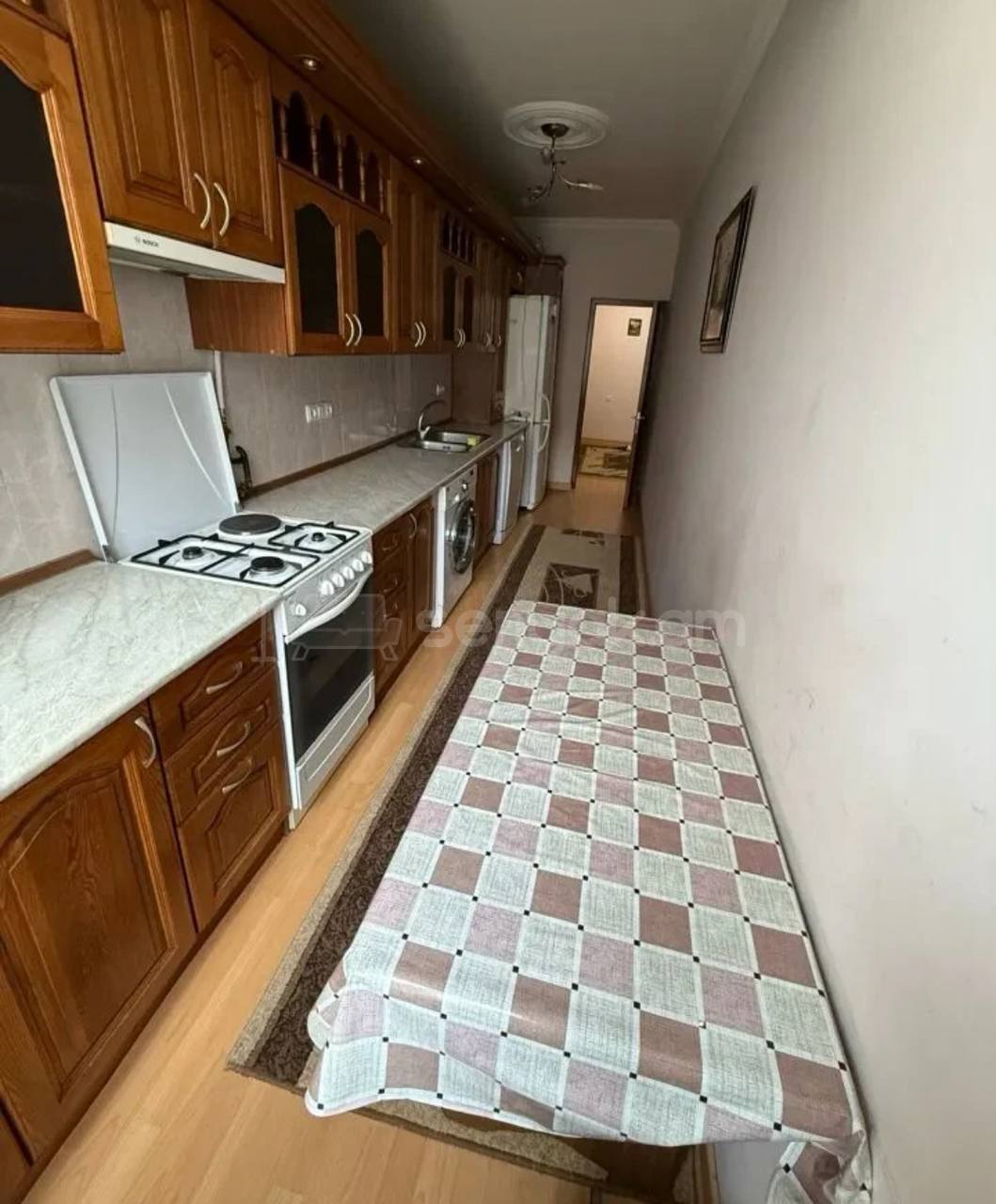 3 Սենյականոց Բնակարան Քարե Շենքում, 100քմ, 2/5 հարկ, Կապիտալ Վերանորոգված, Կահավորված