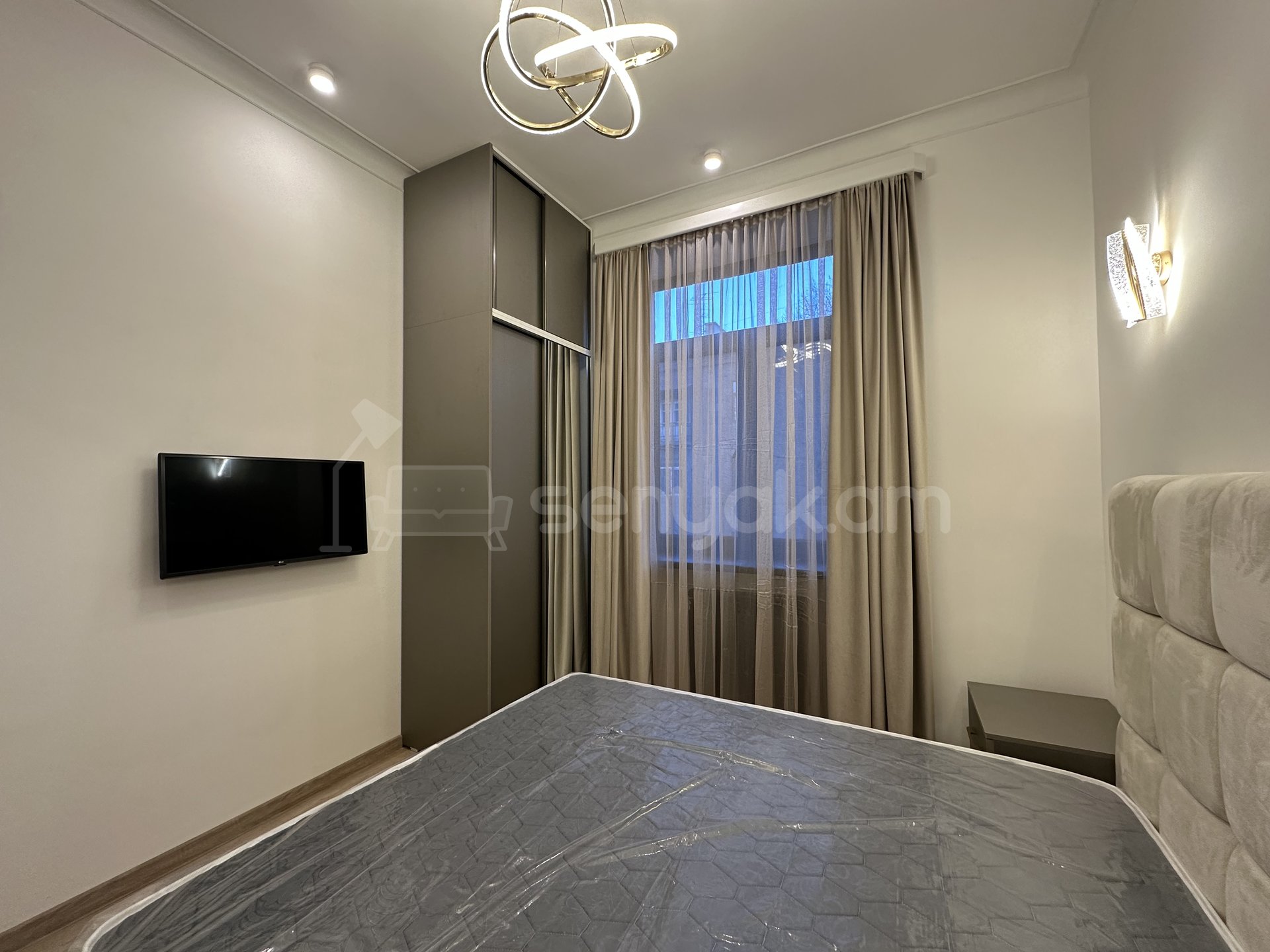 2 Սենյականոց Բնակարան Քարե Շենքում, 42քմ, 3/5 հարկ, Դիզայներական Վերանորոգված, Կահավորված, Արևկող