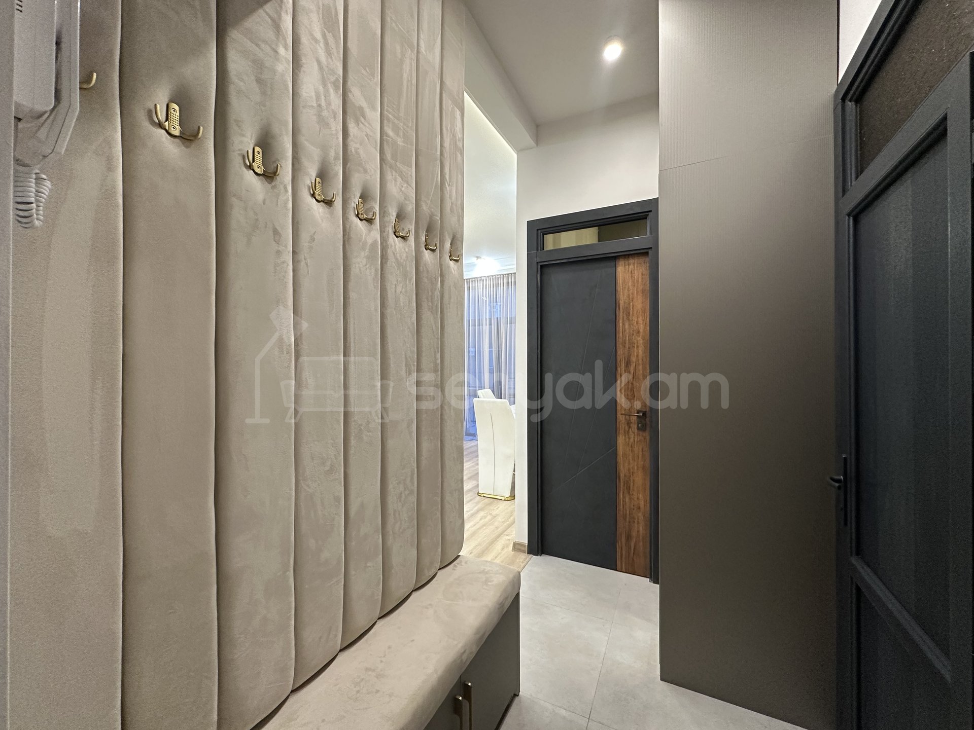 2 Սենյականոց Բնակարան Քարե Շենքում, 42քմ, 3/5 հարկ, Դիզայներական Վերանորոգված, Կահավորված, Արևկող