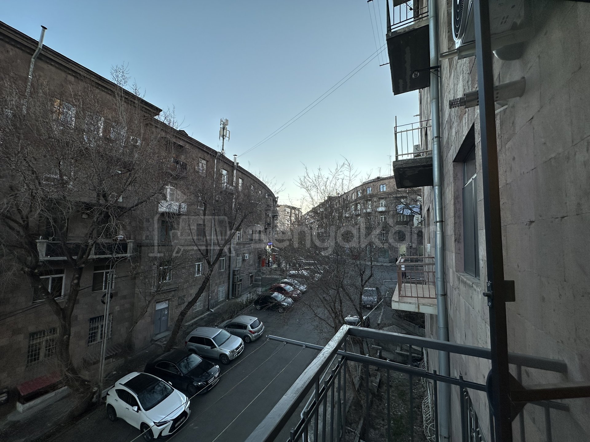 2 Սենյականոց Բնակարան Քարե Շենքում, 42քմ, 3/5 հարկ, Դիզայներական Վերանորոգված, Կահավորված, Արևկող