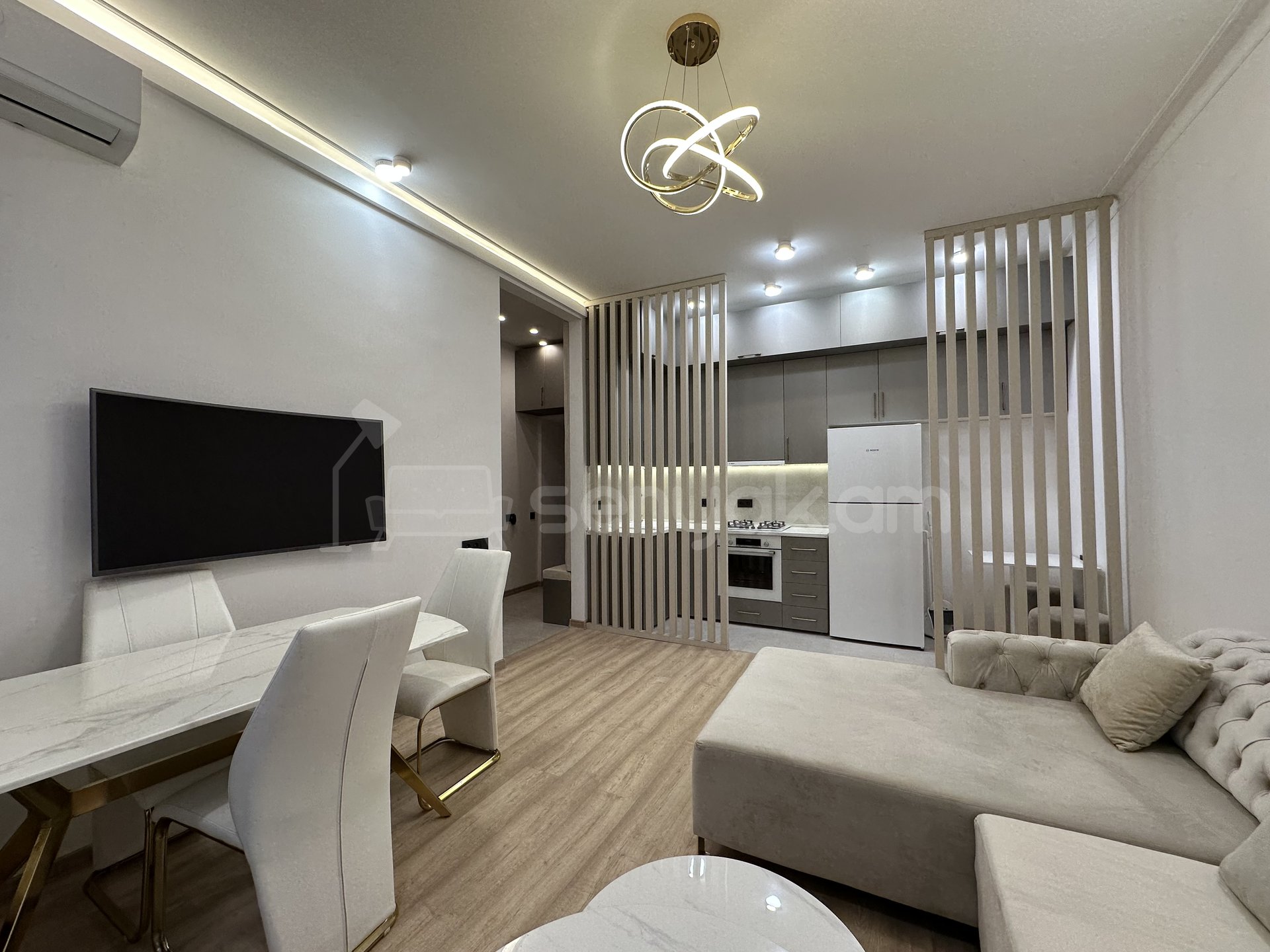 2 Սենյականոց Բնակարան Քարե Շենքում, 42քմ, 3/5 հարկ, Դիզայներական Վերանորոգված, Կահավորված, Արևկող