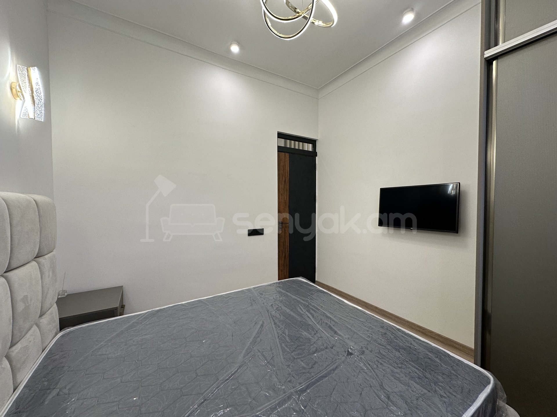 2 Սենյականոց Բնակարան Քարե Շենքում, 42քմ, 3/5 հարկ, Դիզայներական Վերանորոգված, Կահավորված, Արևկող