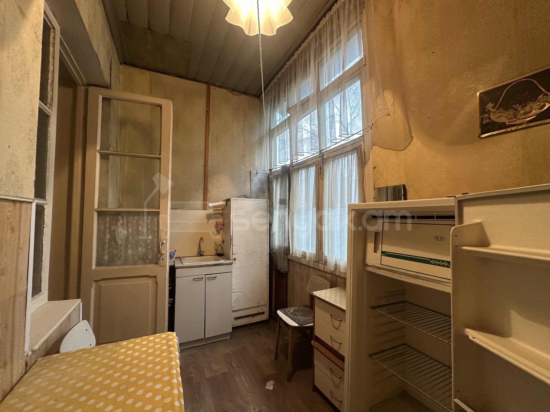 2 Սենյականոց Բնակարան Քարե Շենքում, 45քմ, 2/3 հարկ, Պետական Վիճակում