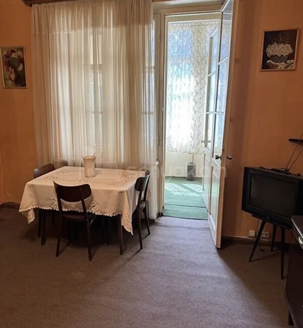 2 Սենյականոց Բնակարան Քարե Շենքում, 45քմ, 2/3 հարկ, Պետական Վիճակում