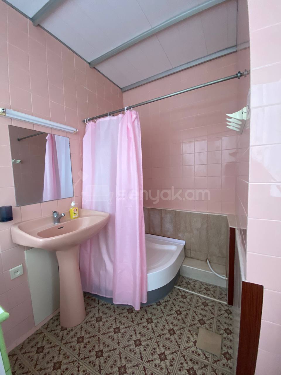 3 Սենյականոց Սեփական Տուն, 100քմ, Կոսմետիկ Վերանորոգված, Կահավորված, Ավտոտնակով