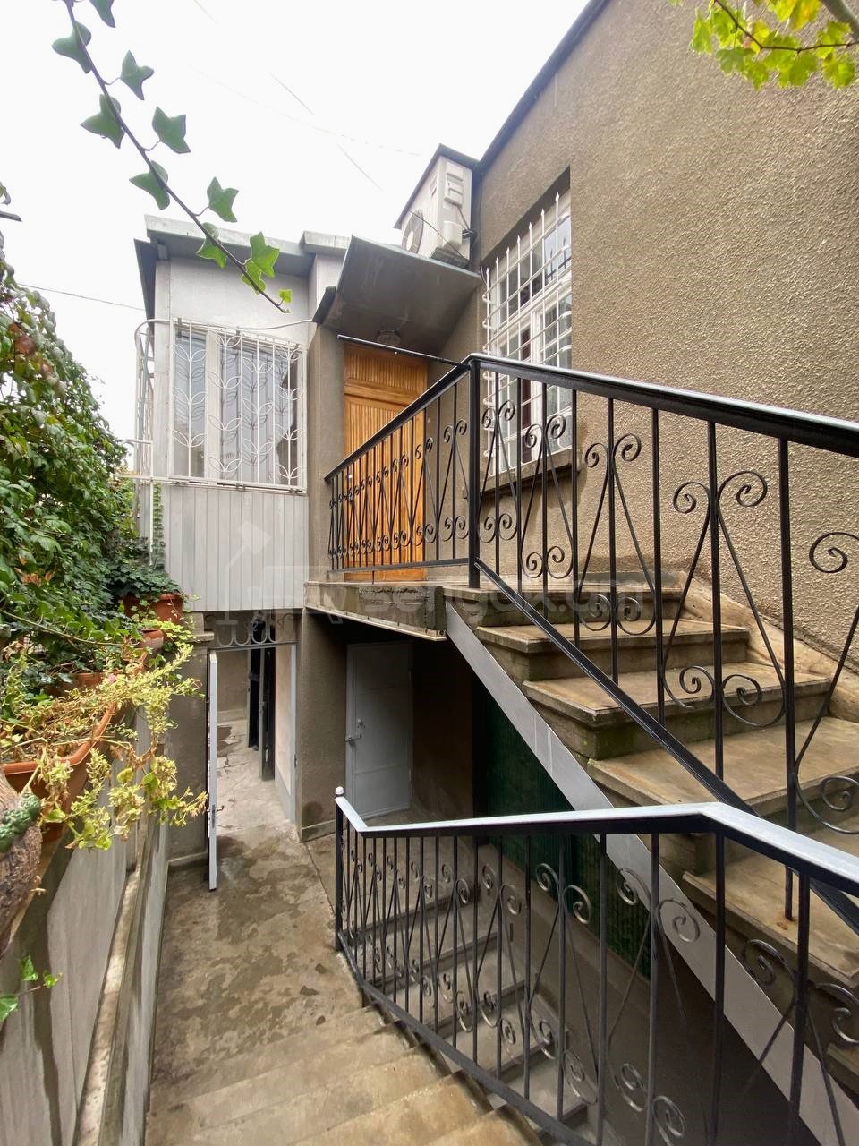 3 Սենյականոց Սեփական Տուն, 100քմ, Կոսմետիկ Վերանորոգված, Կահավորված, Ավտոտնակով