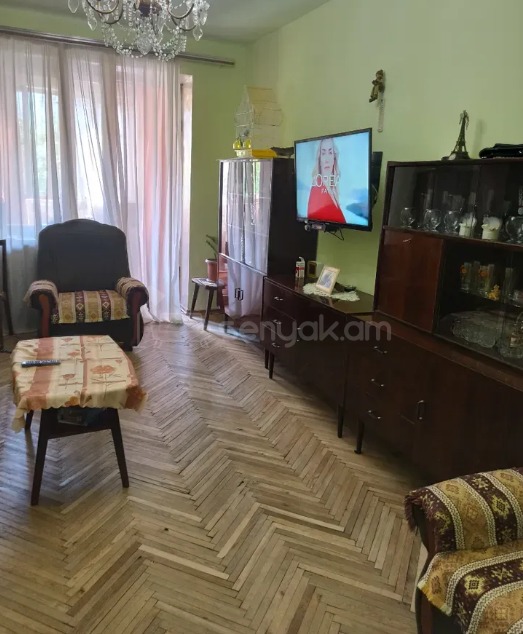 3 Սենյականոց Բնակարան Քարե Շենքում, 80քմ, 3/5 հարկ, Նորմալ Վիճակում