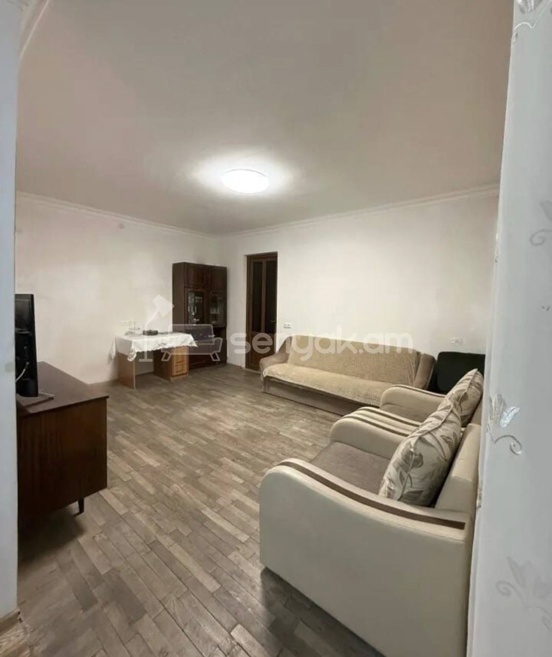 2 Սենյականոց Բնակարան Քարե Շենքում, 45քմ, 4/6 հարկ, Նորմալ Վիճակում