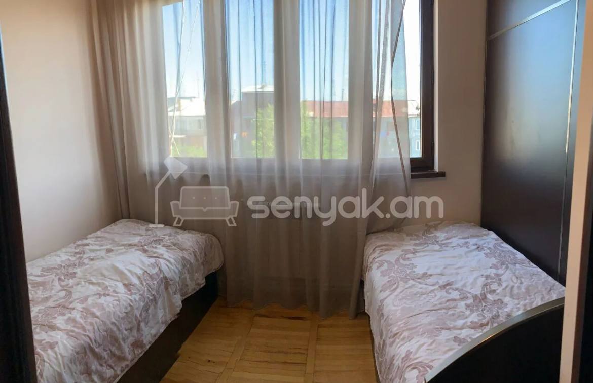 3 Սենյականոց Բնակարան Քարե Շենքում, 73քմ, 5/5 հարկ, Նորմալ Վիճակում