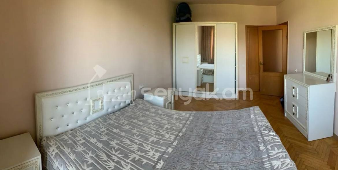 3 Սենյականոց Բնակարան Քարե Շենքում, 73քմ, 5/5 հարկ, Նորմալ Վիճակում