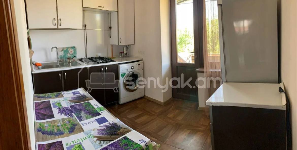 3 Սենյականոց Բնակարան Քարե Շենքում, 73քմ, 5/5 հարկ, Նորմալ Վիճակում