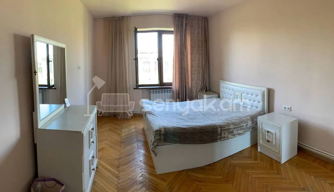 3 Սենյականոց Բնակարան Քարե Շենքում, 73քմ, 5/5 հարկ, Նորմալ Վիճակում