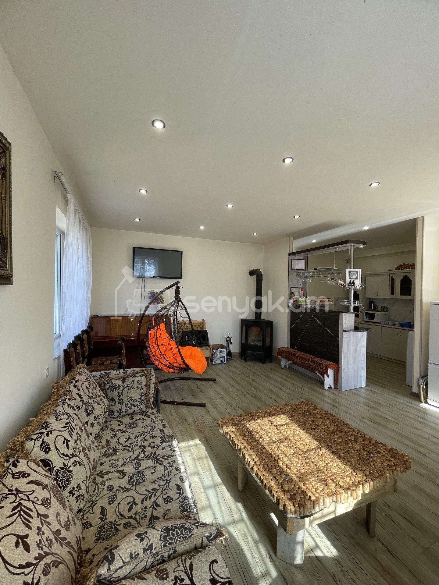 4 Սենյականոց Ամառանոց, 93քմ, Լողավազանով