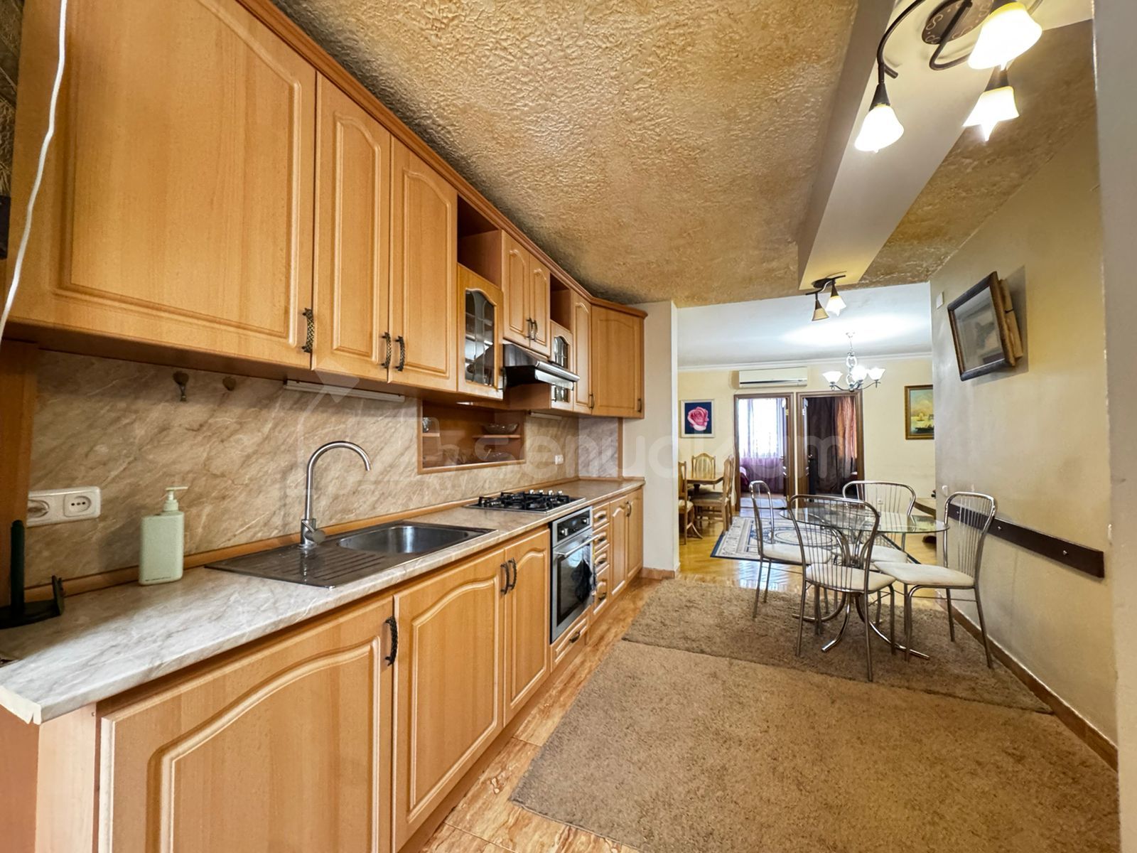 3 Սենյականոց Բնակարան Քարե Շենքում, 100քմ, 3/5 հարկ, Դիզայներական Վերանորոգված, Կահավորված, Արևկող