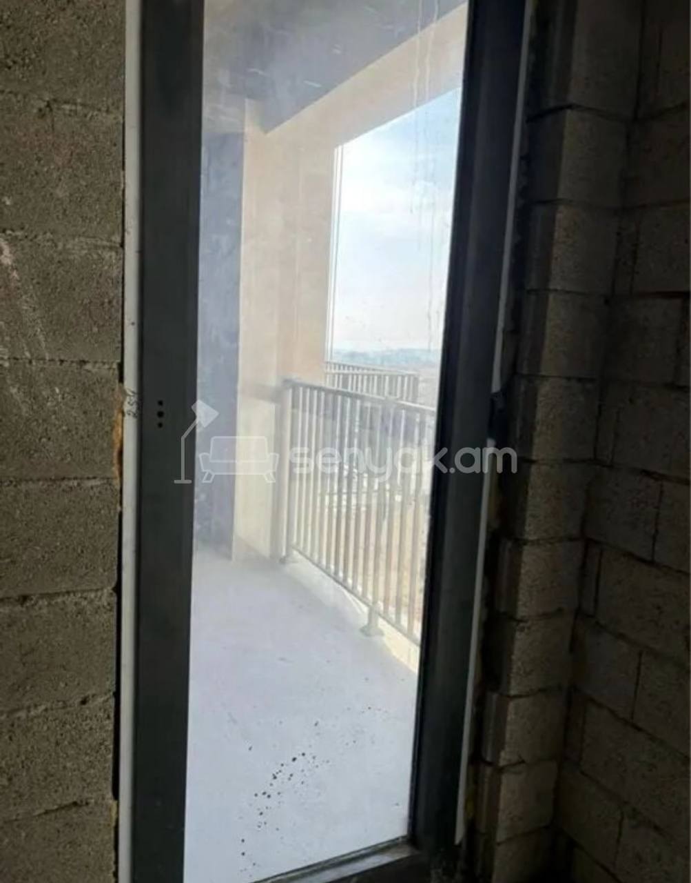 3 Սենյականոց Բնակարան, 96քմ, 3/14 հարկ, Զրոյական Վիճակում