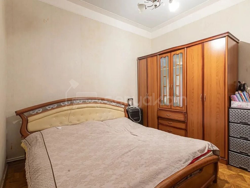 3 Սենյականոց Բնակարան Քարե Շենքում, 93քմ, 2/4 հարկ, Նորմալ Վիճակում