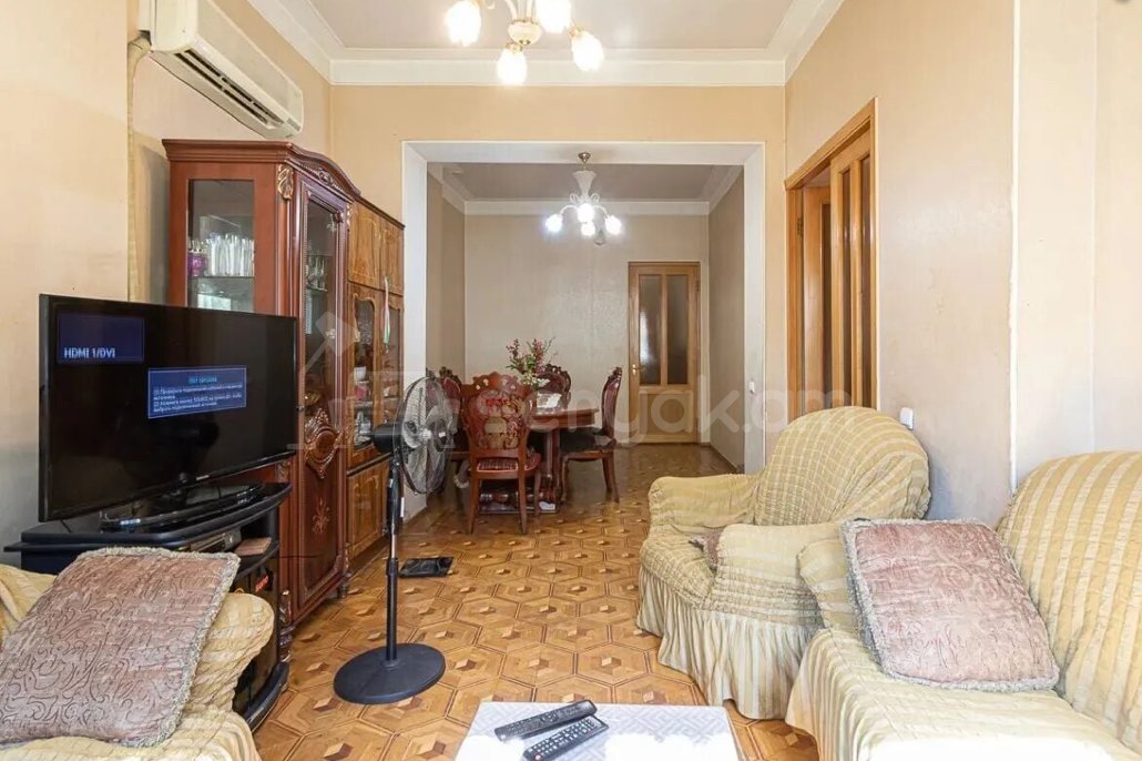 3 Սենյականոց Բնակարան Քարե Շենքում, 93քմ, 2/4 հարկ, Նորմալ Վիճակում