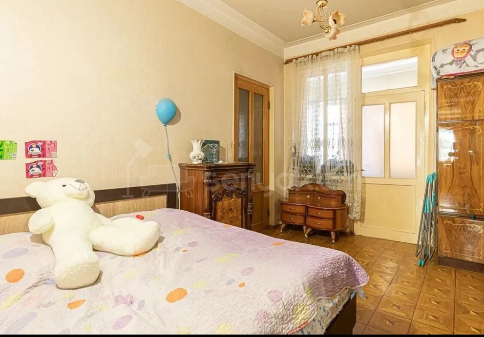 3 Սենյականոց Բնակարան Քարե Շենքում, 93քմ, 2/4 հարկ, Նորմալ Վիճակում