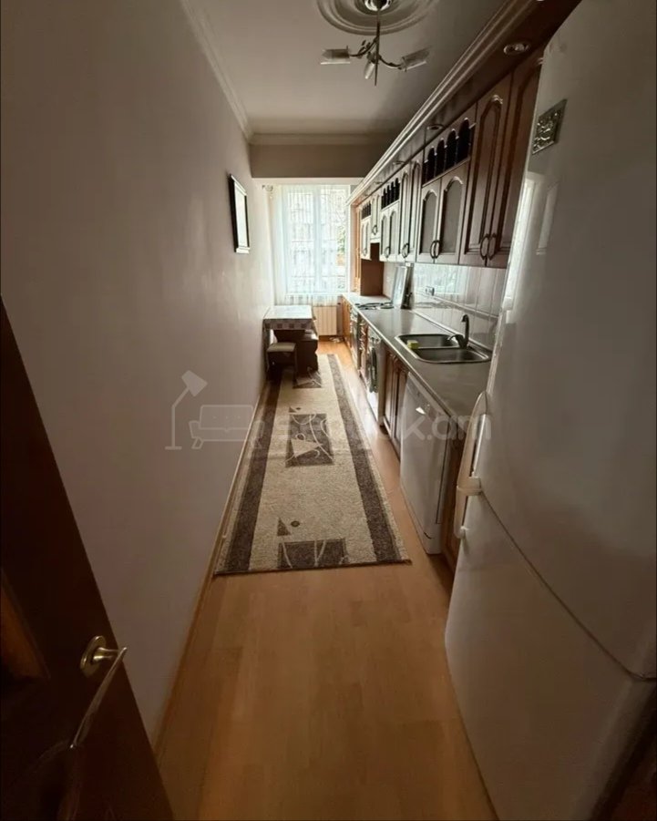 3 Սենյականոց Բնակարան Քարե Շենքում, 90քմ, 2/5 հարկ, Նորմալ Վիճակում, Կահավորված