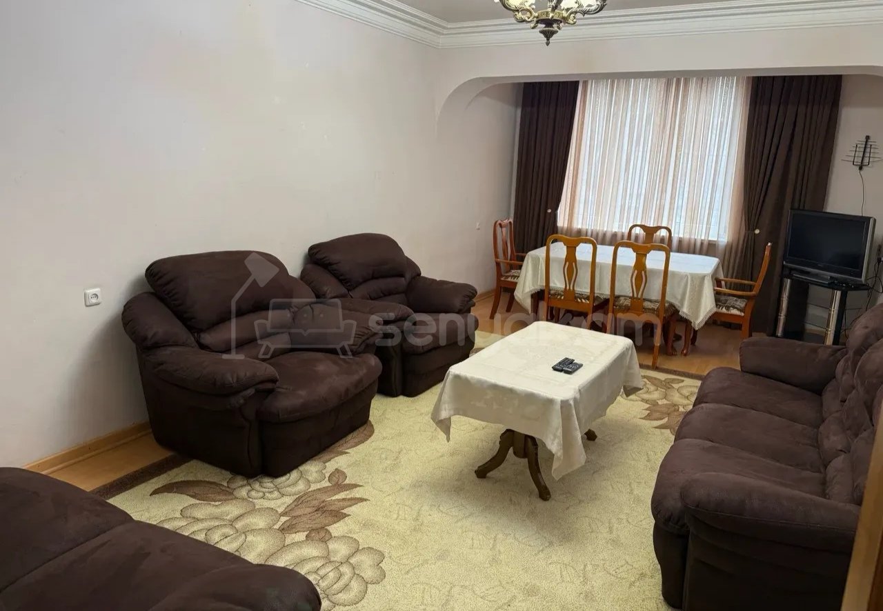 3 Սենյականոց Բնակարան Քարե Շենքում, 90քմ, 2/5 հարկ, Նորմալ Վիճակում, Կահավորված