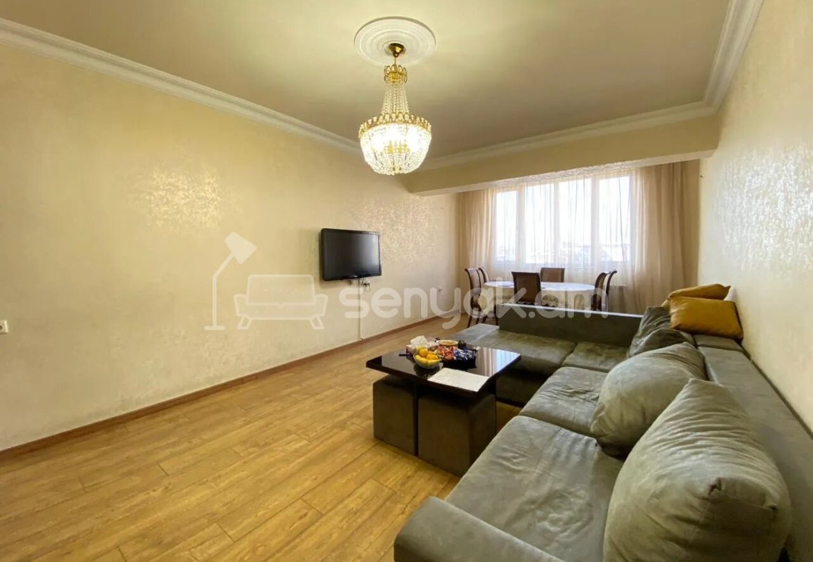 4 Սենյականոց Բնակարան Քարե Շենքում, 92քմ, 5/5 հարկ, Կապիտալ Վերանորոգված