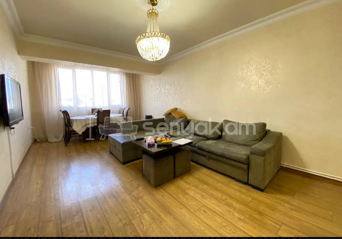 4 Սենյականոց Բնակարան Քարե Շենքում, 92քմ, 5/5 հարկ, Կապիտալ Վերանորոգված