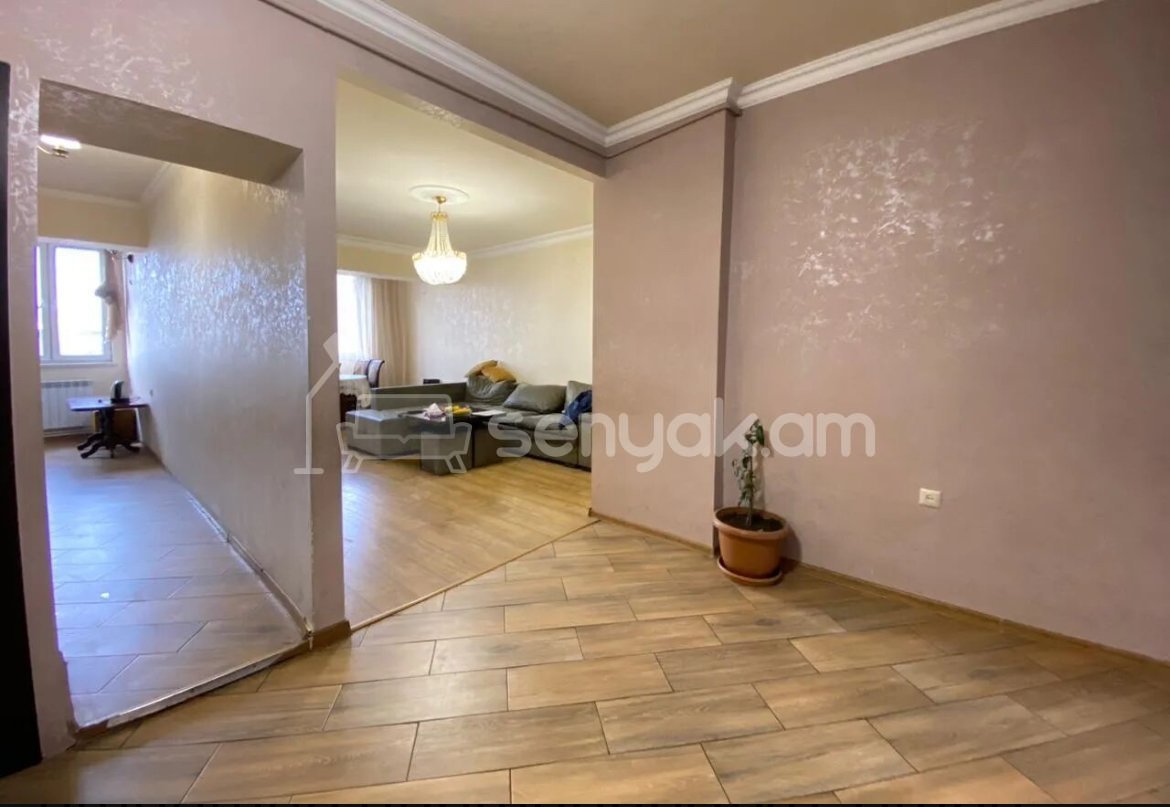 4 Սենյականոց Բնակարան Քարե Շենքում, 92քմ, 5/5 հարկ, Կապիտալ Վերանորոգված