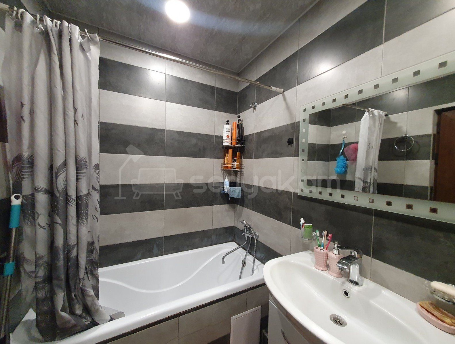 3 Սենյականոց Բնակարան, 74քմ, 3/9 հարկ, Դիզայներական Վերանորոգված