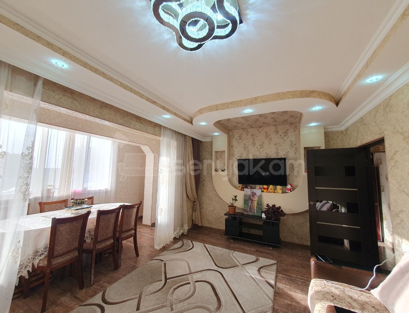 3 Սենյականոց Բնակարան, 74քմ, 3/9 հարկ, Դիզայներական Վերանորոգված