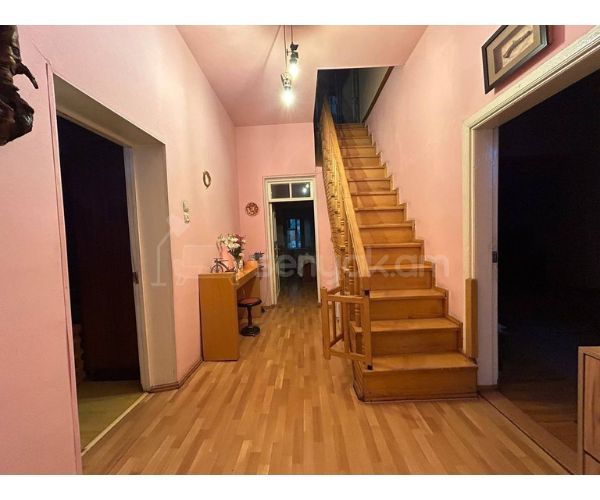 6 Սենյականոց Սեփական Տուն, 212քմ, Կոսմետիկ Վերանորոգված, Ավտոտնակով