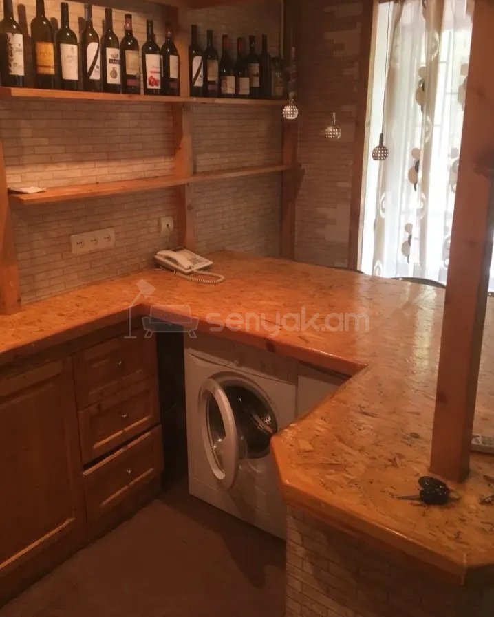 1 Սենյականոց Բնակարան Քարե Շենքում, 33քմ, 2/5 հարկ, Դիզայներական Վերանորոգված