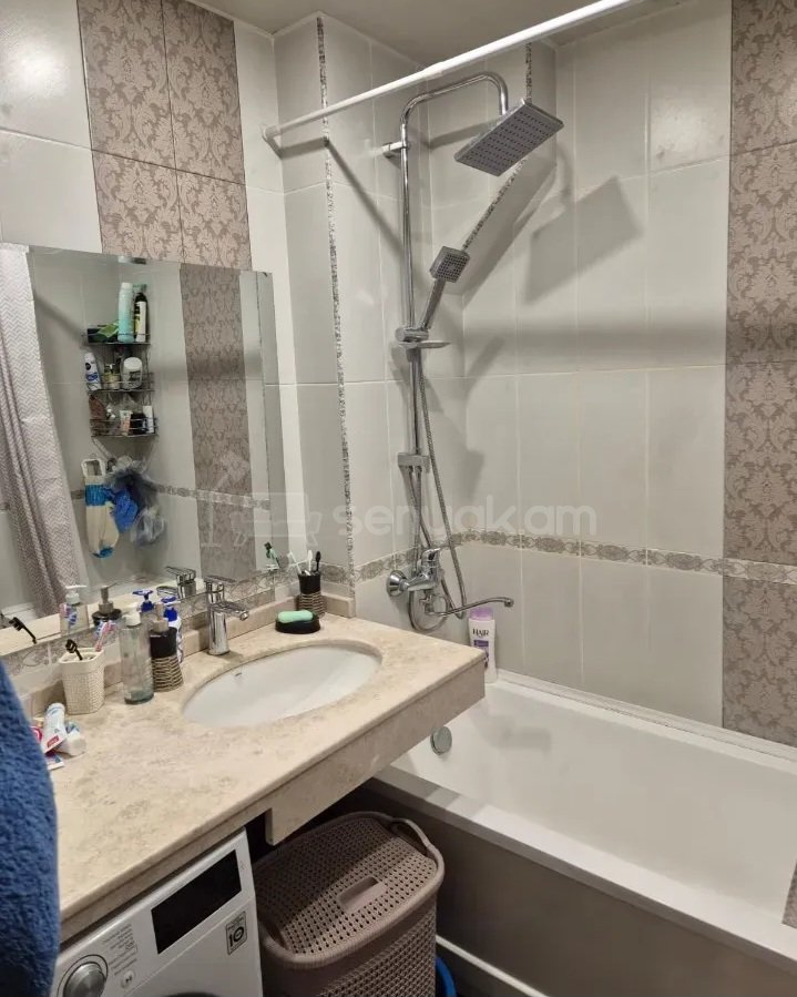 3 Սենյականոց Բնակարան Նորակառույց Քարե Շենքում, 72քմ, 2/8 հարկ, Կապիտալ Վերանորոգված