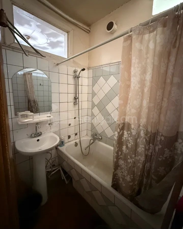 2 Սենյականոց Բնակարան Քարե Շենքում, 54քմ, 5/5 հարկ, Պետական Վիճակում