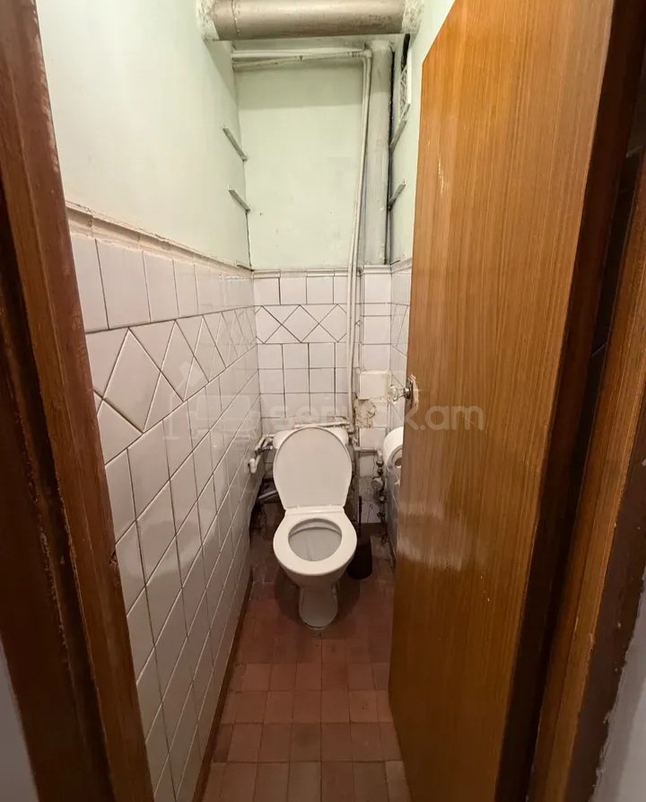 2 Սենյականոց Բնակարան Քարե Շենքում, 54քմ, 5/5 հարկ, Պետական Վիճակում