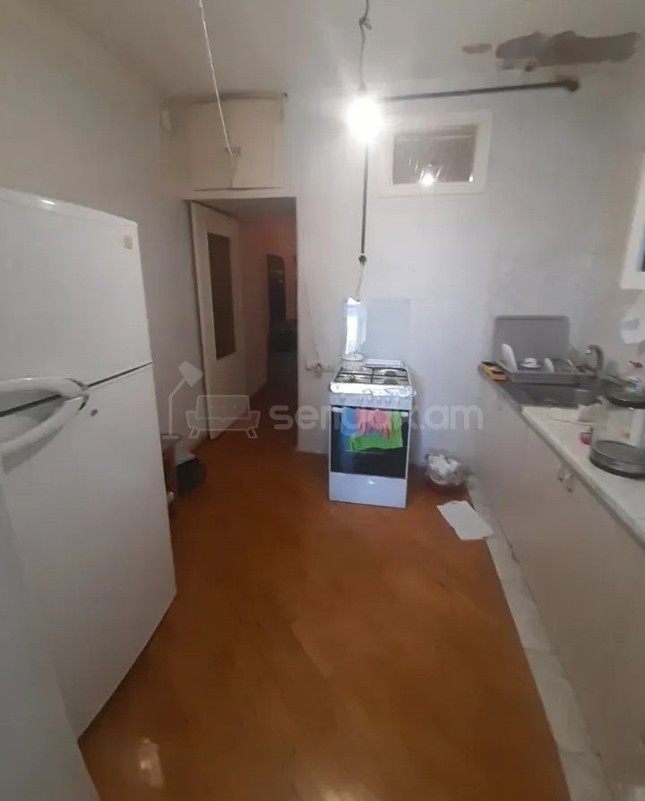 1 Սենյականոց Բնակարան Քարե Շենքում, 43քմ, 4/5 հարկ, Կապիտալ Վերանորոգված