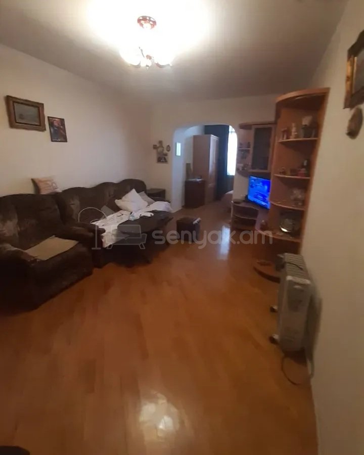 1 Սենյականոց Բնակարան Քարե Շենքում, 43քմ, 4/5 հարկ, Կապիտալ Վերանորոգված