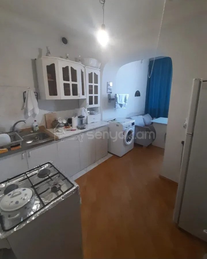 1 Սենյականոց Բնակարան Քարե Շենքում, 43քմ, 4/5 հարկ, Կապիտալ Վերանորոգված