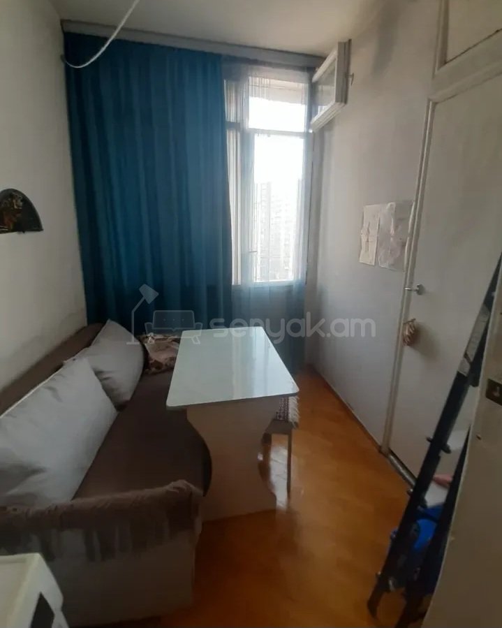 1 Սենյականոց Բնակարան Քարե Շենքում, 43քմ, 4/5 հարկ, Կապիտալ Վերանորոգված