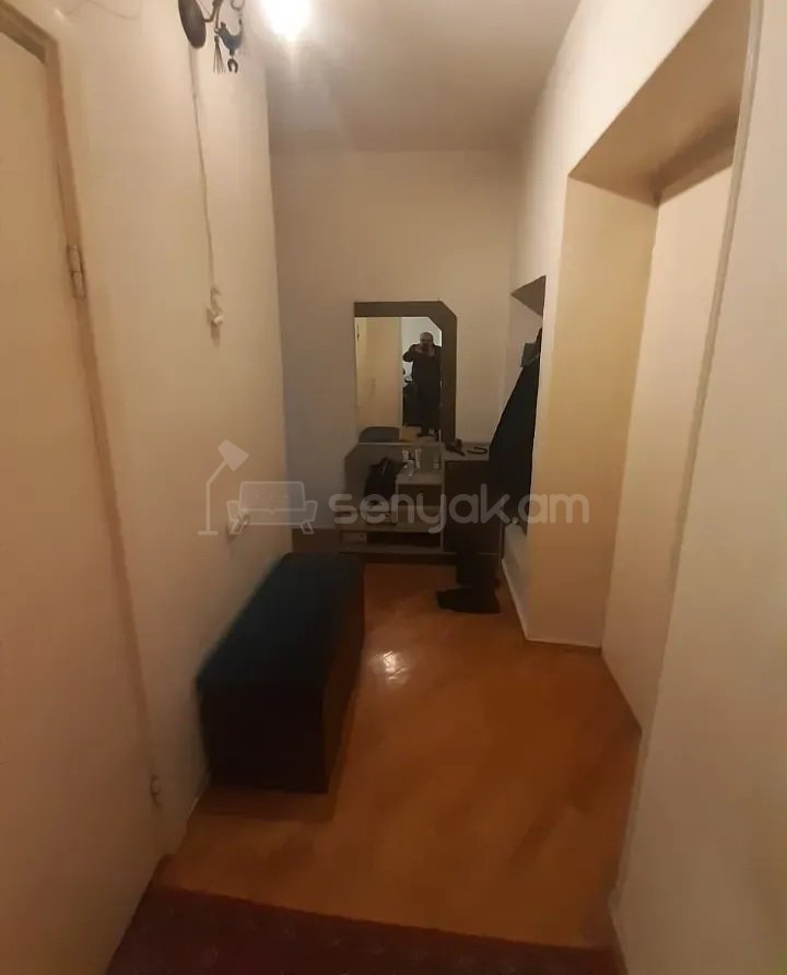 1 Սենյականոց Բնակարան Քարե Շենքում, 43քմ, 4/5 հարկ, Կապիտալ Վերանորոգված