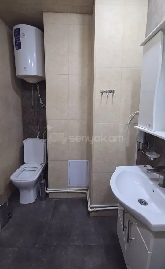 1 Սենյականոց Բնակարան Նորակառույց Քարե Շենքում, 33քմ, 3/5 հարկ, Կապիտալ Վերանորոգված